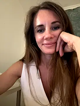 LucieMack online show from September 10, 9:15 pm