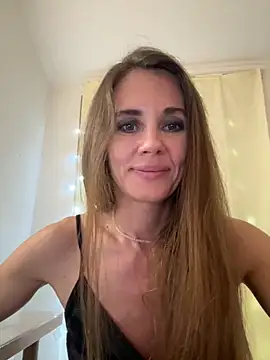 LucieMack online show from September 26, 8:35 pm