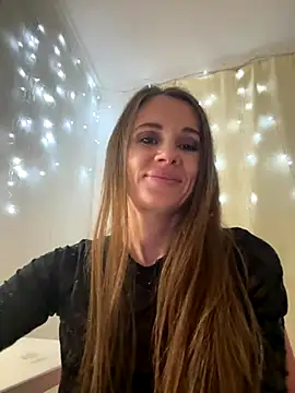 LucieMack online show from October 13, 8:20 pm