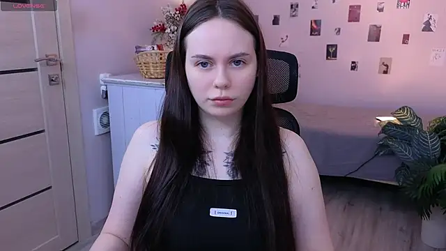 Alice Moondark online show from March 18, 5:32 am