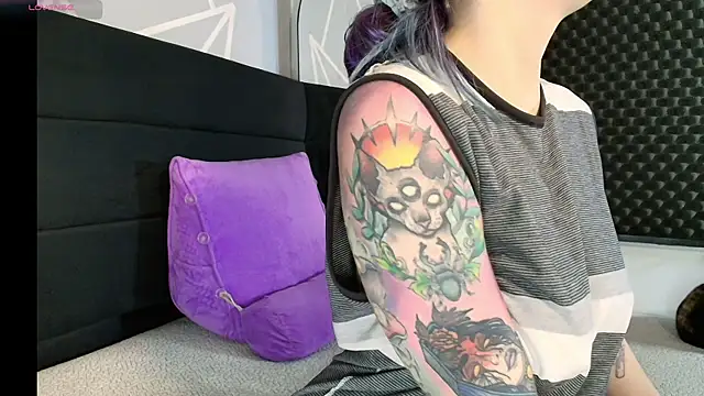 karlamoon23 online show from February 28, 8:54 pm