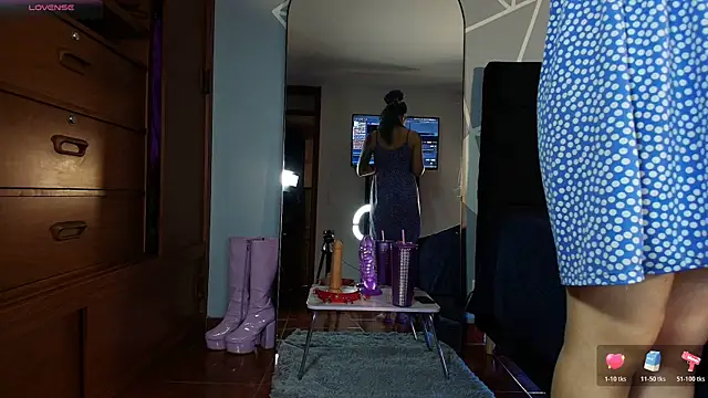 karlamoon23 online show from April 5, 6:27 pm