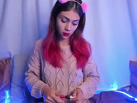 Snapshot of Laurenn_2 chatting on October 30, 3:41 am Laurenn 2 online show from October 30, 3:41 am