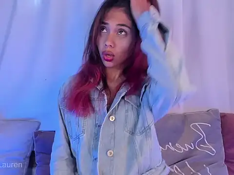 Snapshot of Laurenn_2 chatting on November 4, 4:06 pm Laurenn 2 online show from November 4, 4:06 pm