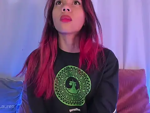 Snapshot of Laurenn_2 chatting on November 5, 4:18 pm Laurenn 2 online show from November 5, 4:18 pm