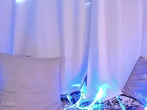 Snapshot of Laurenn_2 chatting on November 13, 3:55 pm Laurenn 2 online show from November 13, 3:55 pm