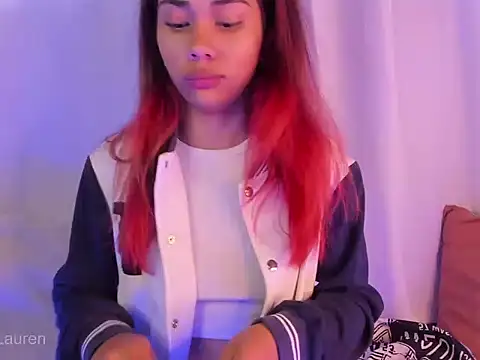 Snapshot of Laurenn_2 chatting on November 15, 5:20 pm Laurenn 2 online show from November 15, 5:20 pm