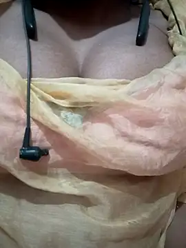 kaviyaponnu0987 online show from February 13, 8:38 pm