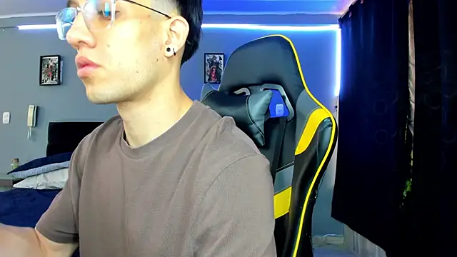 Snapshot of alexgiraldo__ chatting on September 12, 12:49 pm alexgiraldo online show from September 12, 12:49 pm