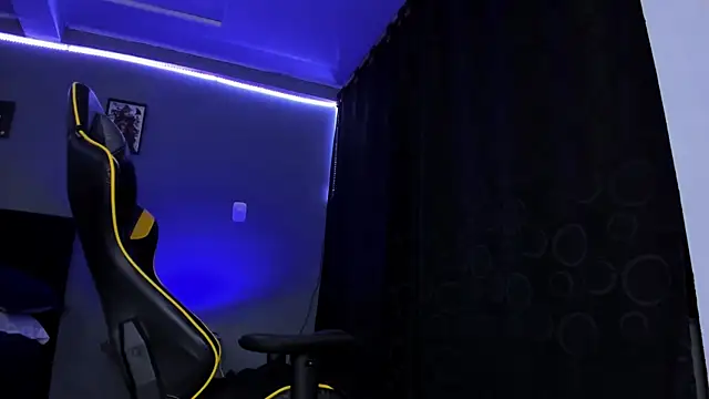 Snapshot of alexgiraldo__ chatting on September 14, 10:25 am alexgiraldo online show from September 14, 10:25 am