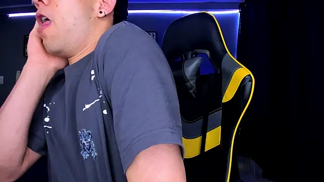 Snapshot of alexgiraldo__ chatting on September 15, 10:59 am alexgiraldo online show from September 15, 10:59 am