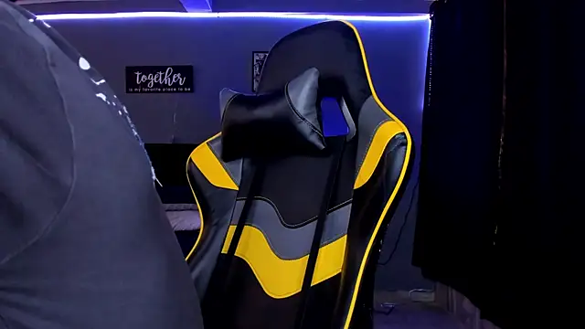 Snapshot of alexgiraldo__ chatting on September 17, 11:56 am alexgiraldo online show from September 17, 11:56 am