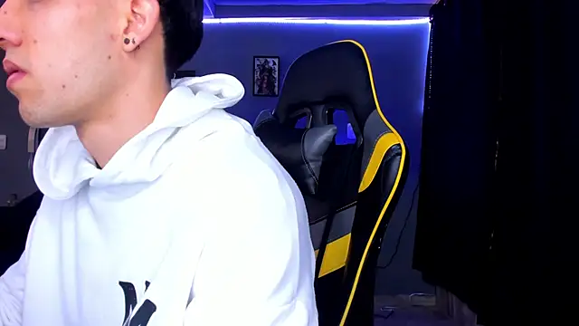 Snapshot of alexgiraldo__ chatting on September 18, 12:07 pm alexgiraldo online show from September 18, 12:07 pm