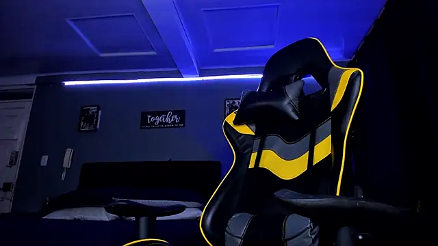 Snapshot of alexgiraldo__ chatting on September 22, 11:01 am alexgiraldo online show from September 22, 11:01 am