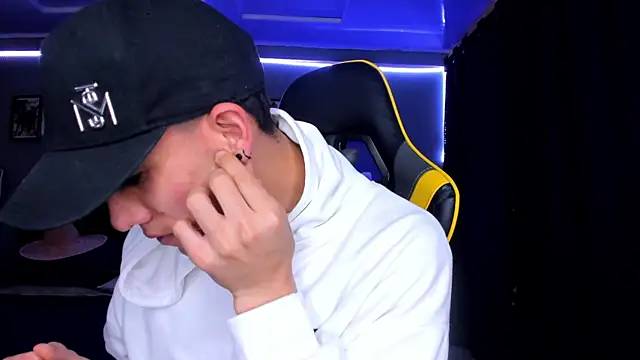 Snapshot of alexgiraldo__ chatting on September 28, 11:37 am alexgiraldo online show from September 28, 11:37 am