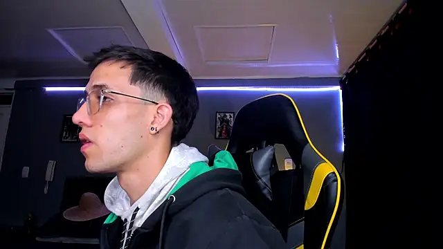 Snapshot of alexgiraldo__ chatting on September 30, 6:07 am alexgiraldo online show from September 30, 6:07 am