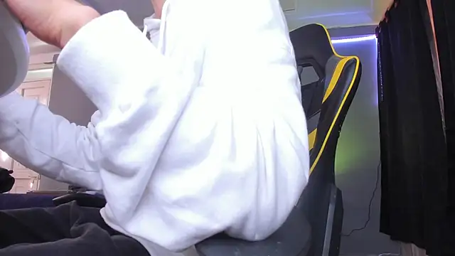 Snapshot of alexgiraldo__ chatting on October 2, 12:01 pm alexgiraldo online show from October 2, 12:01 pm