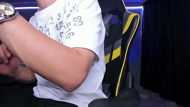 Snapshot of alexgiraldo__ chatting on October 5, 10:07 pm alexgiraldo online show from October 5, 10:07 pm