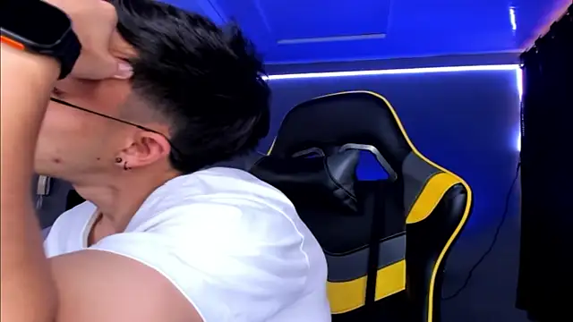 Snapshot of alexgiraldo__ chatting on October 11, 9:02 pm alexgiraldo online show from October 11, 9:02 pm