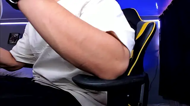 Snapshot of alexgiraldo__ chatting on October 12, 5:34 pm alexgiraldo online show from October 12, 5:34 pm