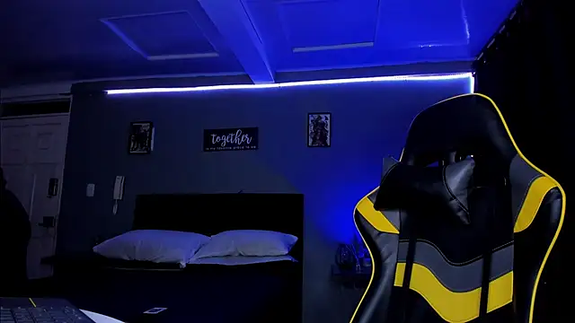 Snapshot of alexgiraldo__ chatting on October 13, 10:37 am alexgiraldo online show from October 13, 10:37 am