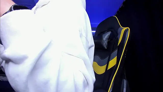 Snapshot of alexgiraldo__ chatting on October 20, 2:45 am alexgiraldo online show from October 20, 2:45 am