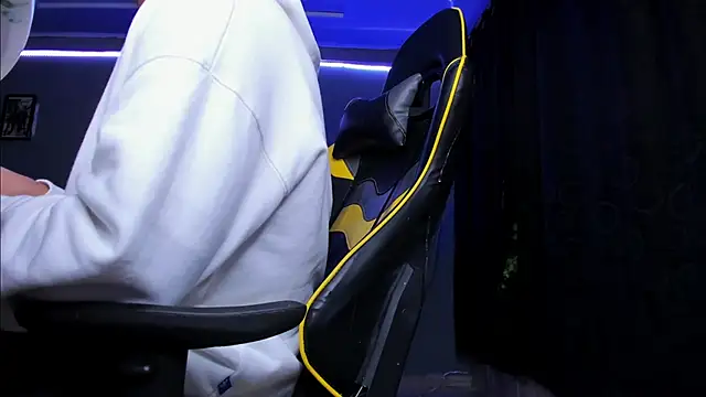 Snapshot of alexgiraldo__ chatting on October 27, 3:21 am alexgiraldo online show from October 27, 3:21 am