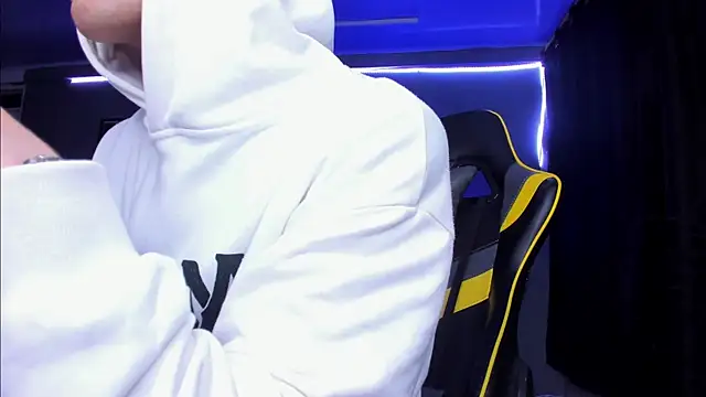 Snapshot of alexgiraldo__ chatting on October 29, 10:17 am alexgiraldo online show from October 29, 10:17 am