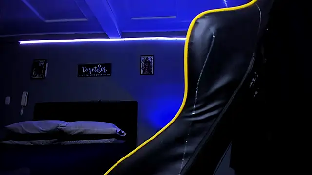 Snapshot of alexgiraldo__ chatting on November 1, 10:50 am alexgiraldo online show from November 1, 10:50 am