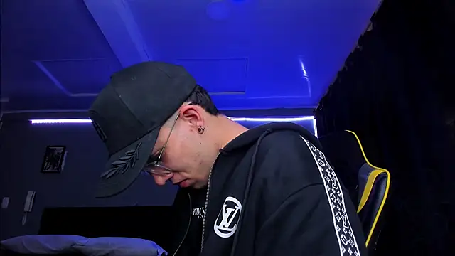 Snapshot of alexgiraldo__ chatting on November 3, 11:33 am alexgiraldo online show from November 3, 11:33 am