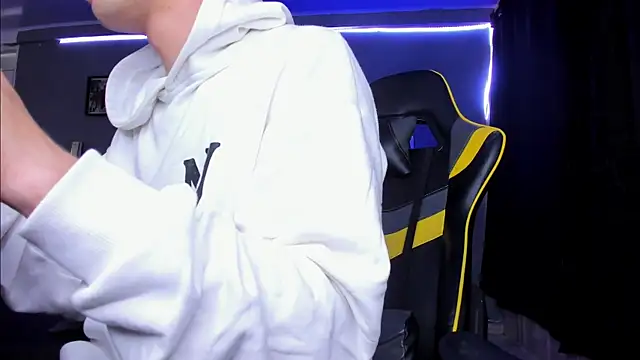 Snapshot of alexgiraldo__ chatting on November 4, 12:37 pm alexgiraldo online show from November 4, 12:37 pm