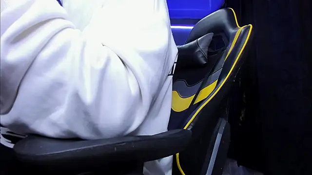 Snapshot of alexgiraldo__ chatting on November 5, 5:40 am alexgiraldo online show from November 5, 5:40 am