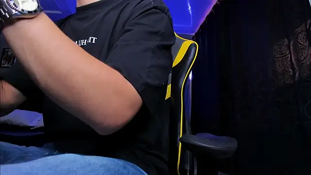 Snapshot of alexgiraldo__ chatting on November 10, 12:48 pm alexgiraldo online show from November 10, 12:48 pm