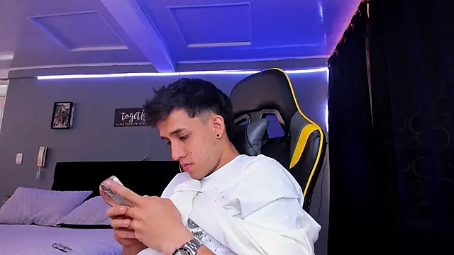 Snapshot of alexgiraldo__ chatting on November 29, 1:36 pm alexgiraldo online show from November 29, 1:36 pm