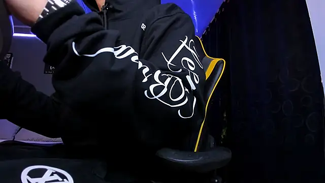 Snapshot of alexgiraldo__ chatting on December 4, 12:25 pm alexgiraldo online show from December 4, 12:25 pm