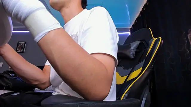 Snapshot of alexgiraldo__ chatting on December 5, 8:16 pm alexgiraldo online show from December 5, 8:16 pm