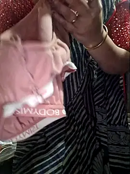 Snapshot of indianhotwife639 chatting on February 9, 9:02 am indianhotwife639 online show from February 9, 9:02 am