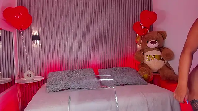 MaddyGray  online show from February 14, 6:15 pm