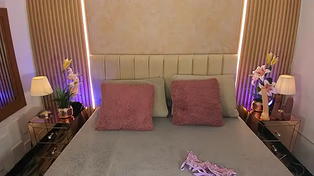 MaddyGray  online show from April 17, 7:06 pm