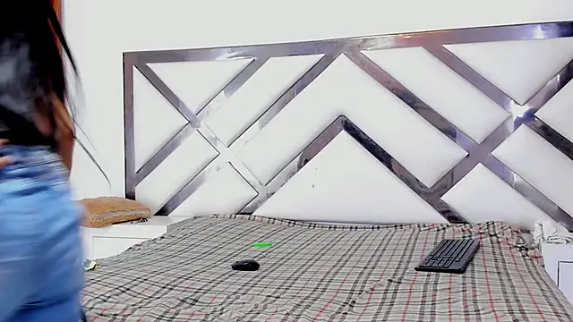 LadyandMaverick online show from December 18, 4:40 am