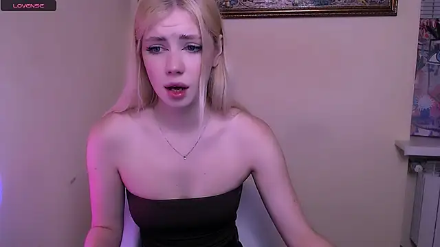 AliceHotty  online show from February 20, 8:49 am