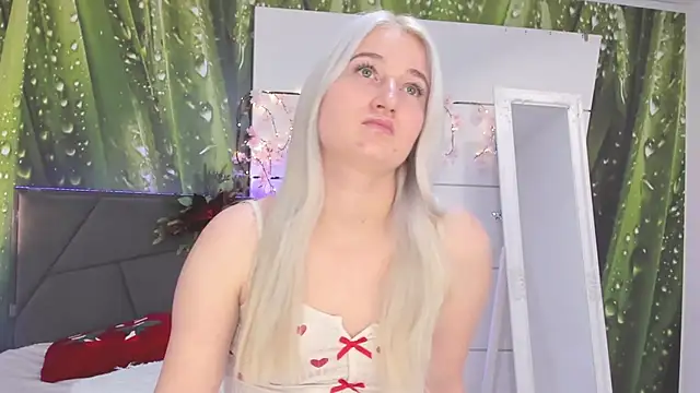 HollyTailors online show from January 10, 9:00 am