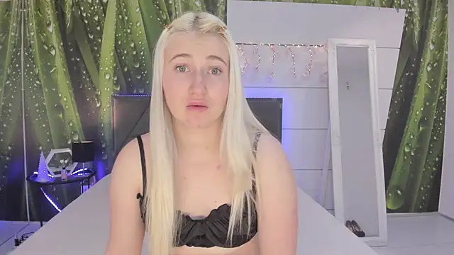 HollyTailors online show from February 11, 1:16 pm