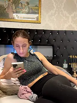 Emilia Mausi online show from November 17, 6:24 pm