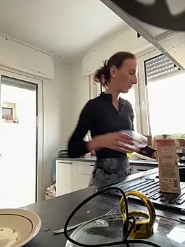 Emilia Mausi online show from March 9, 1:04 pm