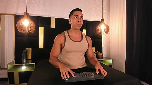 Lucio  Fox online show from March 3, 11:38 am