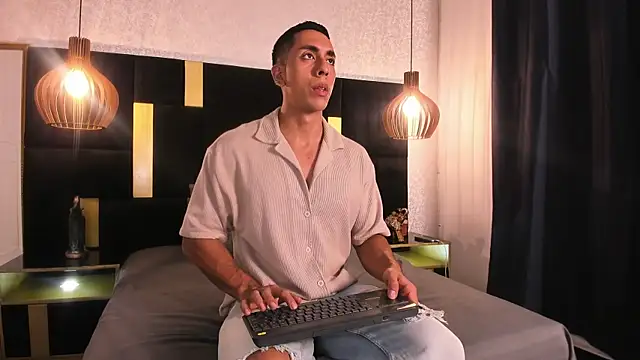 Lucio  Fox online show from April 4, 12:13 pm