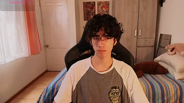 Nude Boy18 online show from April 13, 6:46 pm