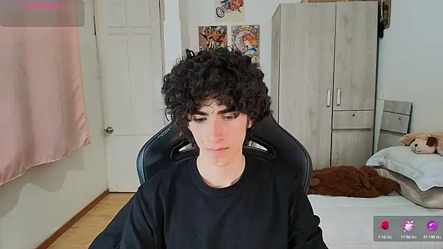 Nude Boy18 online show from May 24, 12:37 am