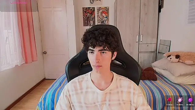 Nude Boy18 online show from May 28, 9:56 pm